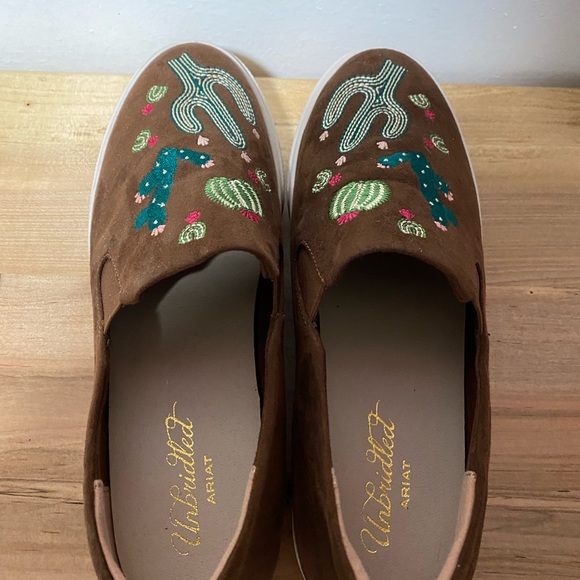 Slip ons - Picture 2 of 3